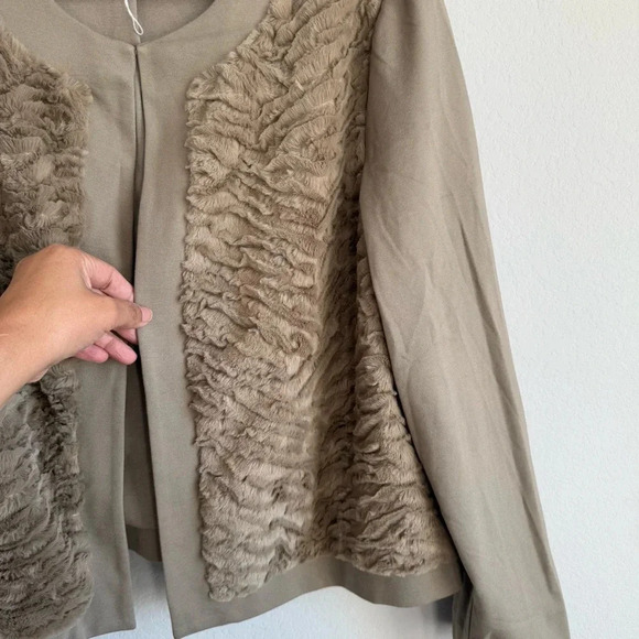 Chico’s Women Faux Fur Ponte Taupe Tan Jacket Cardigan Paneled Solid Size 3 NWOT - Picture 3 of 11